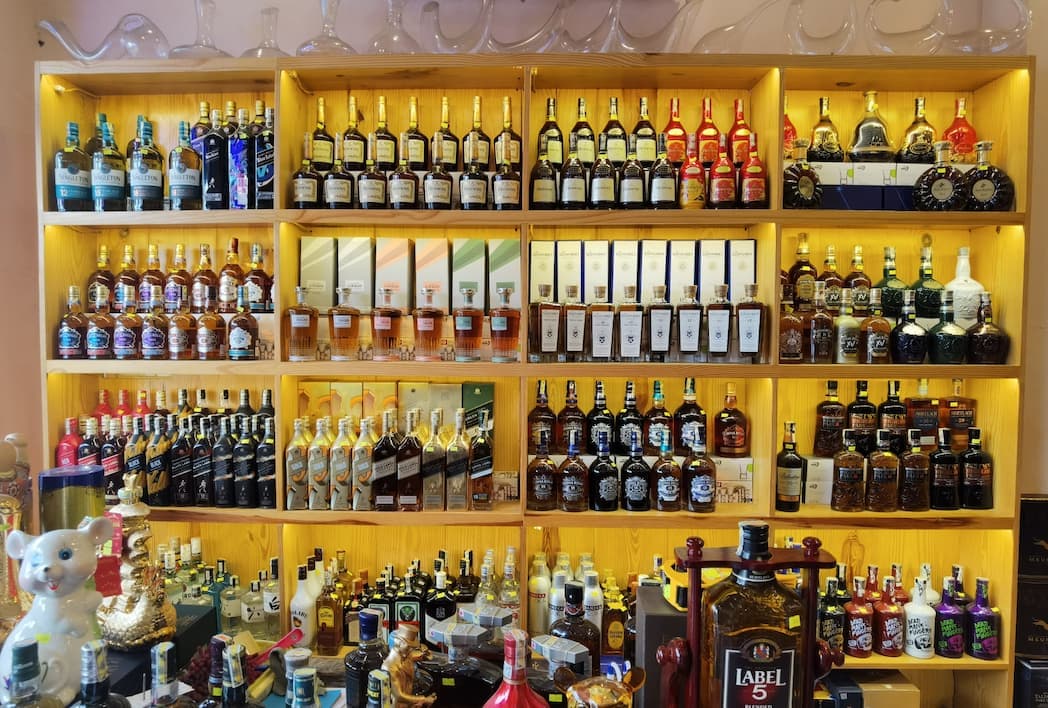 Cửa hàng rượu ngoại